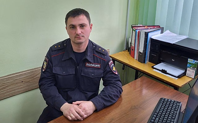 В  Хабаровском крае полицейский спас жизнь женщине, попавшей в ДТП на мосту через реку Хор