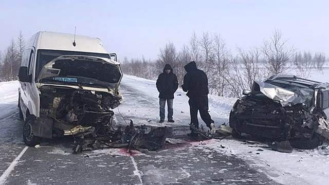 В ДТП на трассе Сургут – Салехард пострадали три человека. ВИДЕО