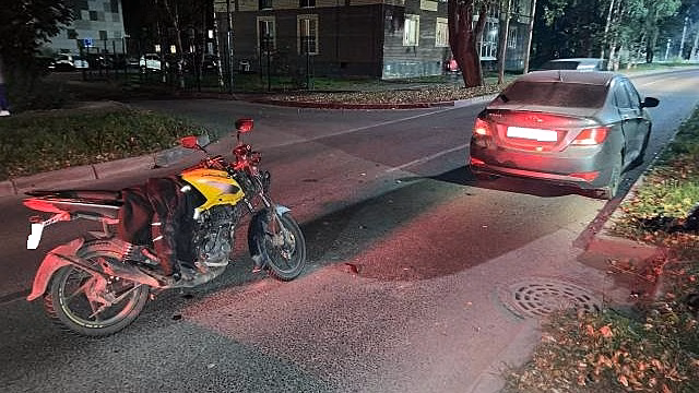 Молодой мотоциклист въехал в автомобиль в Вологде