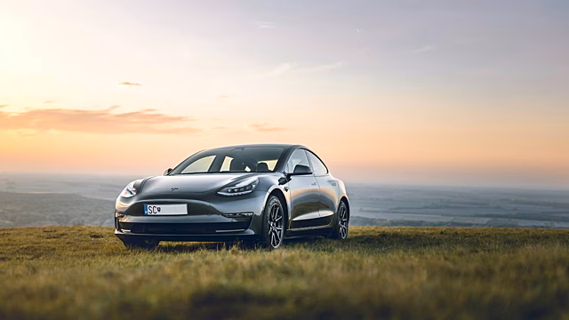 Tesla Model 3 вызывает вопросы у инспекторов по безопасности