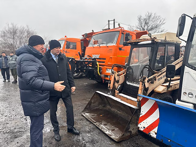 Новый мэр Новочеркасска проверил готовность коммунальной техники к зиме