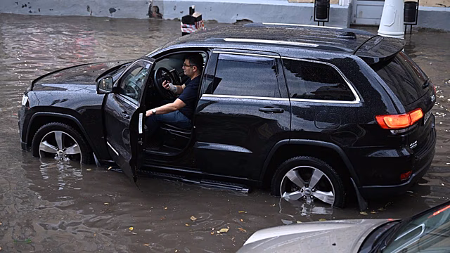 «Автодор» призвал водителей не вставать на обочинах