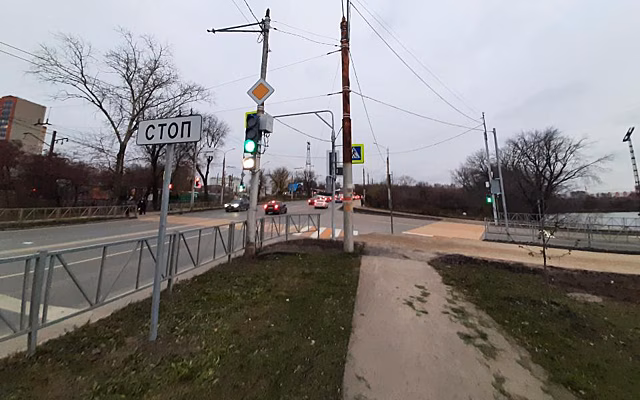 В Рязани установили новый светофор на улице Спортивной за 6 млн рублей