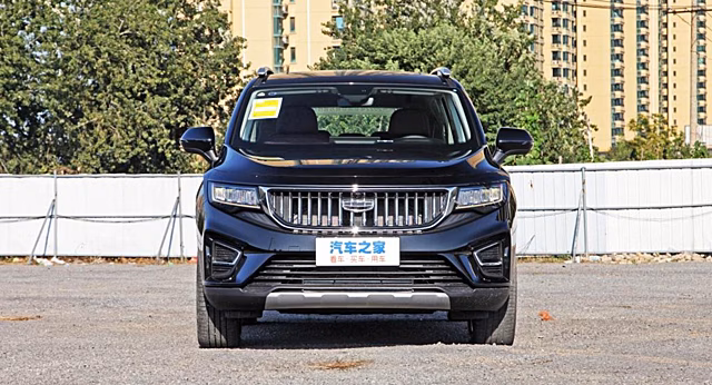 Geely обновил 7-местный кросс Haoyue спустя год после презентации. Он уже у дилеров