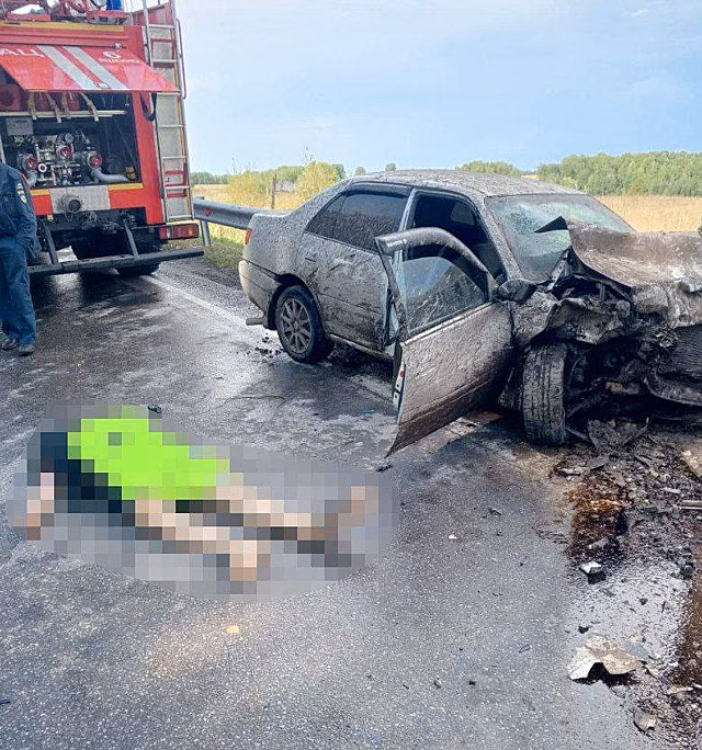 Водитель иномарки погиб и четверо пострадали в лобовом ДТП на кузбасской трассе
