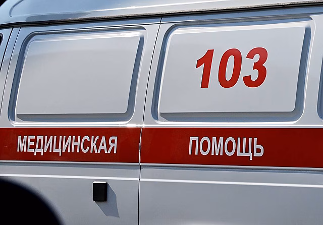 Россиянин сбил двух школьниц на пешеходном переходе и попал на видео
