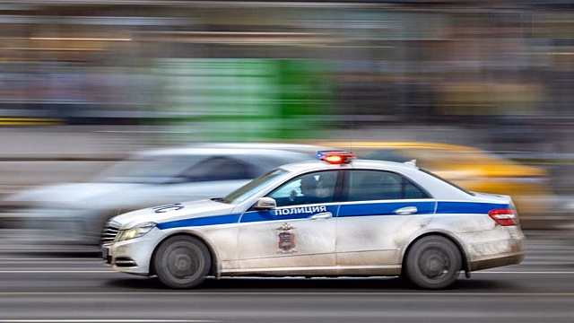 Мужчина открыл стрельбу по автомобилю с балкона в Петербурге
