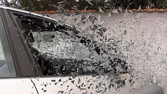 Видео, как Mercedes протаранил пассажирский автобус в Московской области