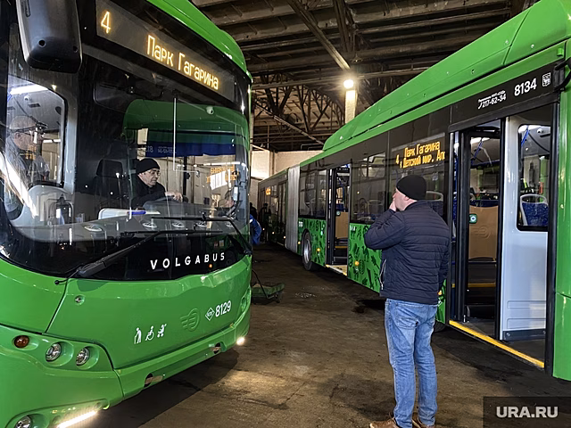 В Челябинск завезли новые гибкие автобусы