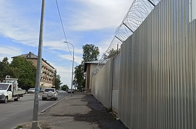 В СИЗО в центре Петрозаводска поменяли забор