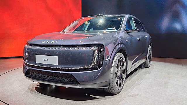 В Пекине представлен новейший кроссовер Audi с логотипом без колец