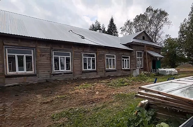 «Подрядчик должен понимать уровень ответственности»: Глава Коми Ростислав Гольдштейн проверил ход капитального ремонта Гурьевской школы в Прилузском районе