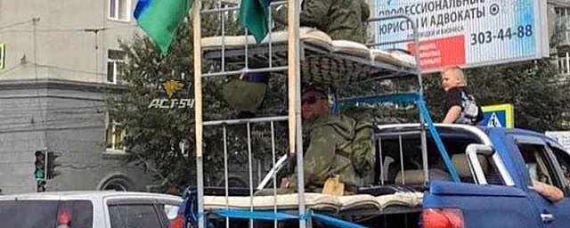 В Новосибирске оштрафовали водителя пикапа с кроватью на кузове