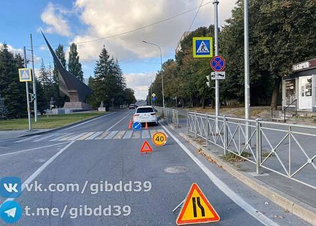 На Советском проспекте легковушка не притормозила у зебры возле «Стрелы» и сбила 9-летнюю девочку