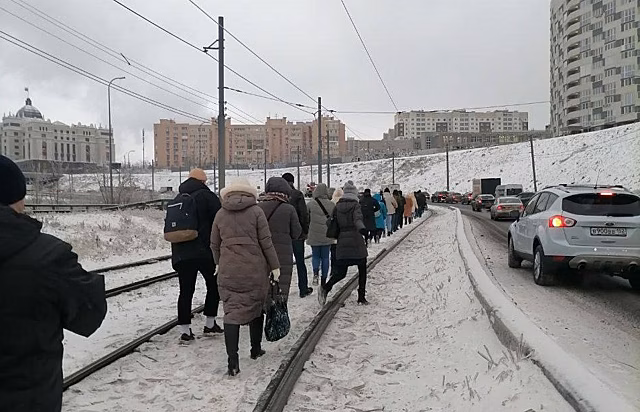 Трамваи вновь встали на Окском съезде утром 28 ноября