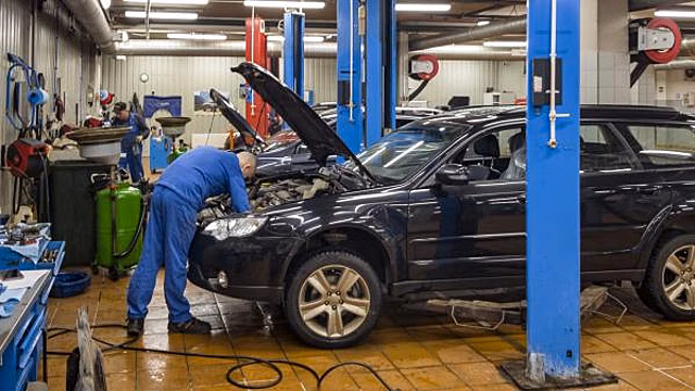 В России автозапчасти подорожали на 30 %