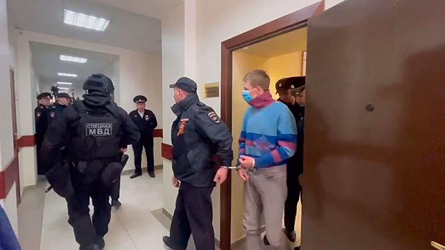 Суд арестовал обвиняемого в покушении на Прилепина Пермякова