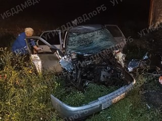 В Башкирии водитель легковушки погиб, врезавшись в остановку