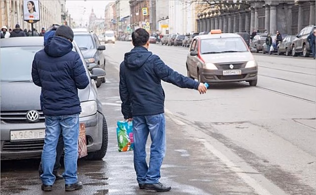 Забастовки из-за огромных комиссий агрегатора устраивают таксисты в Новосибирске