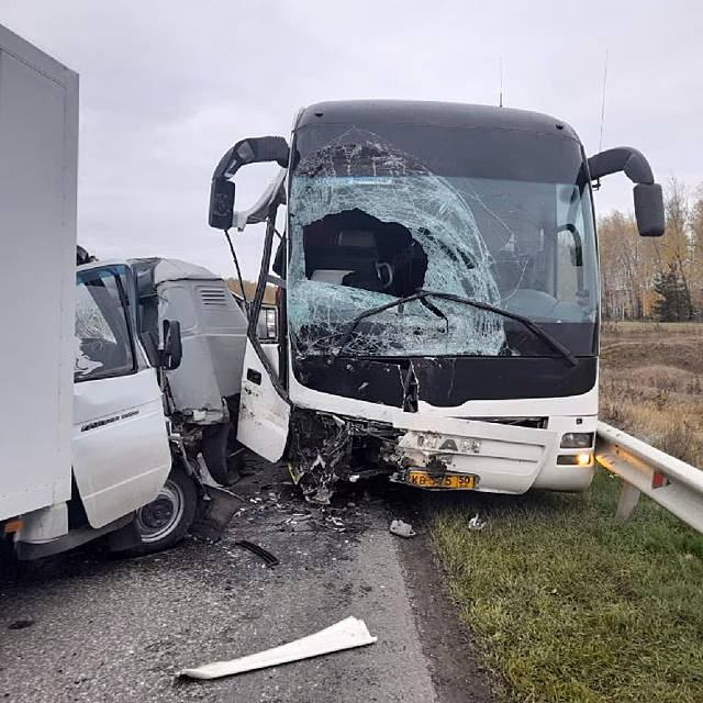 В Пензенской области трех человек госпитализировали после ДТП с участием автобуса