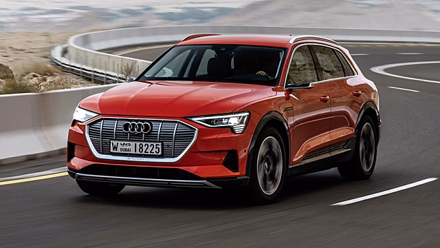Тест-драйв электрического кроссовера Audi e-tron