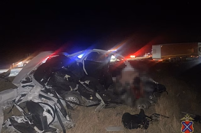 В Волгоградской области таксист разбился насмерть при столкновении с фурой