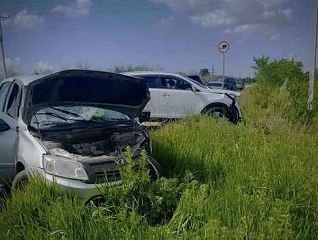 Два человека пострадали в ДТП на ул. Солодухина в Безенчуке