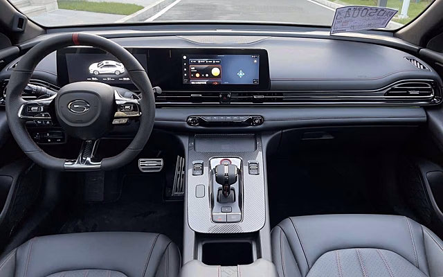 На российский рынок выходит новый комфортный и просторный седан на замену Camry