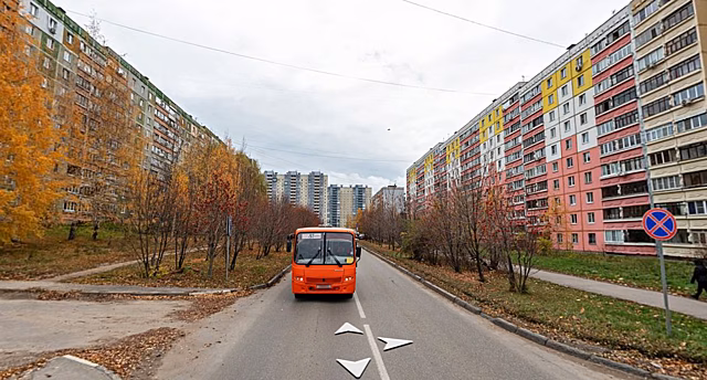 Освещение и светофор на участке улицы Верхнепечерской подключат до конца года