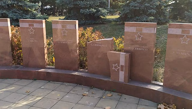 В Кишиневе вандалы разбили памятник Герою Советского Союза Георгию Черниенко
