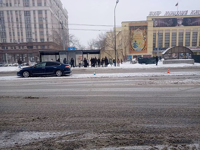Около закрытого подземного перехода в Оренбурге сбили мужчину
