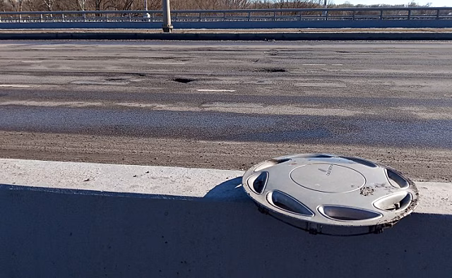 В Курске на Кировском мосту начали укладку асфальта