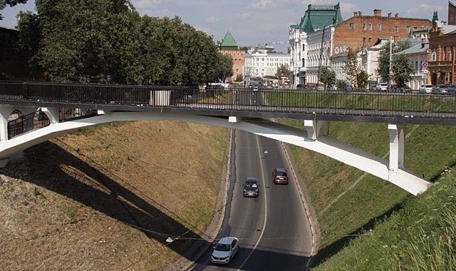 Архитектурная подсветка установлена на отремонтированном мосту через Зеленский съезд