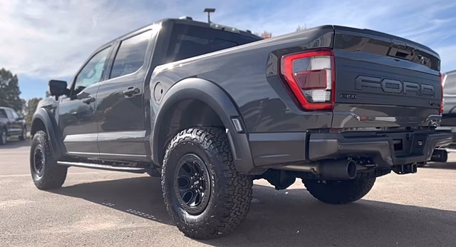 На тестах заметили «заряженный» пикап Ford Ranger Raptor нового поколения
