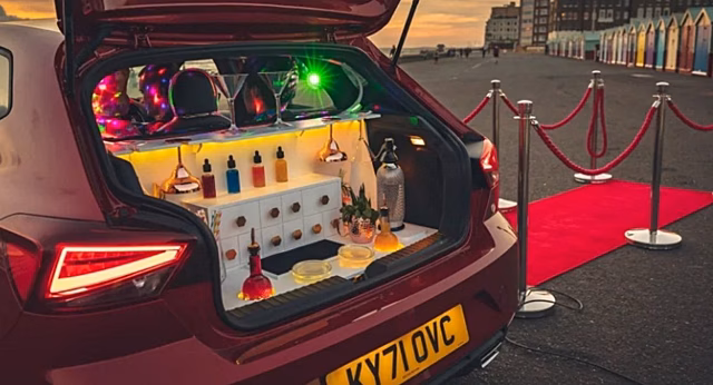 Крутое превращение хэтчбека Seat Ibiza в «ночной клуб»