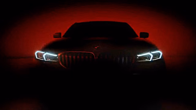 Компания BMW опубликовала официальный тизер обновлённого седана BMW 3 серии