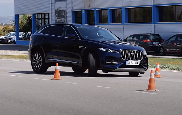 Обновлённый Jaguar F-Pace проиграл предшественнику в «лосином тесте»