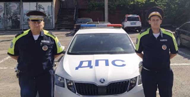 В Краснодаре госавтоинспекторы оперативно сопроводили беременную женщину в медучреждение