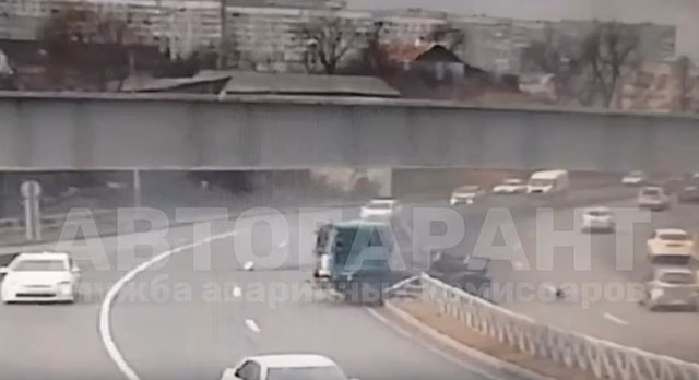 Жесткое ДТП с участием большегруза произошло во Владивостоке