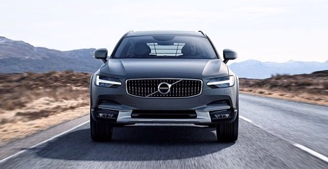 В Сети опубликовали рублевые цены Volvo V90 Cross Country