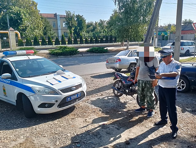 В Армавире задержали двух местных жителей, севших за руль мототранспорта без прав