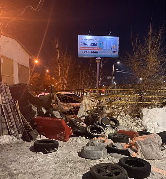 Неадекватный водитель из Челябинска при парковке разнес всю автостоянку