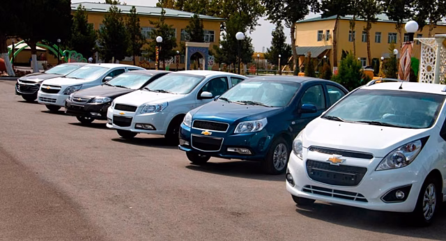 В UzAuto Motors решили бороться с продавцами мест в очереди на новые авто