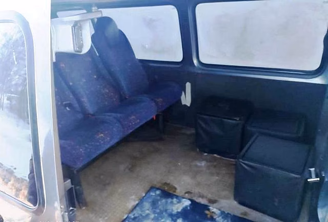 В Петрозаводске задержали нелегальную маршрутку, в которой пассажиров возили на пуфиках