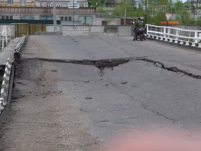 Причину возникновения ямы на Шилова в Чите будет выяснять специальная комиссия