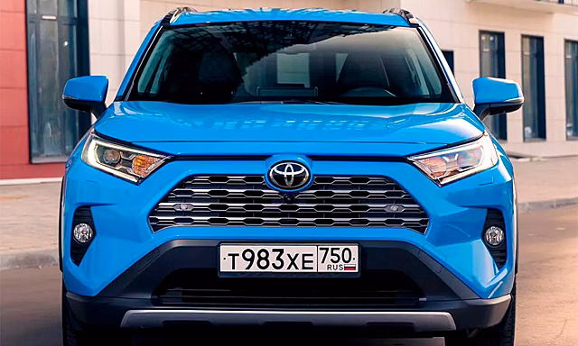 Официальные дилеры Toyota в России начали продажи RAV4