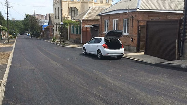 В Ростове заасфальтировали улицу Новгородскую