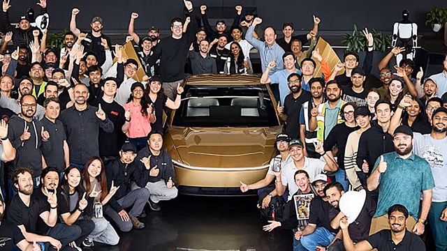 Tesla запустила серийное производство роботакси Cybercab в Техасе