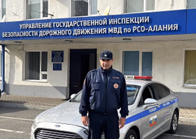 В Северной Осетии инспектор отдельного спецвзвода ДПС капитан полиции  Артем Аршиев оперативно доставил в медицинское учреждение женщину, у которой начались преждевременные  роды
