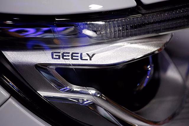Geely намерен купить долю в Mercedes